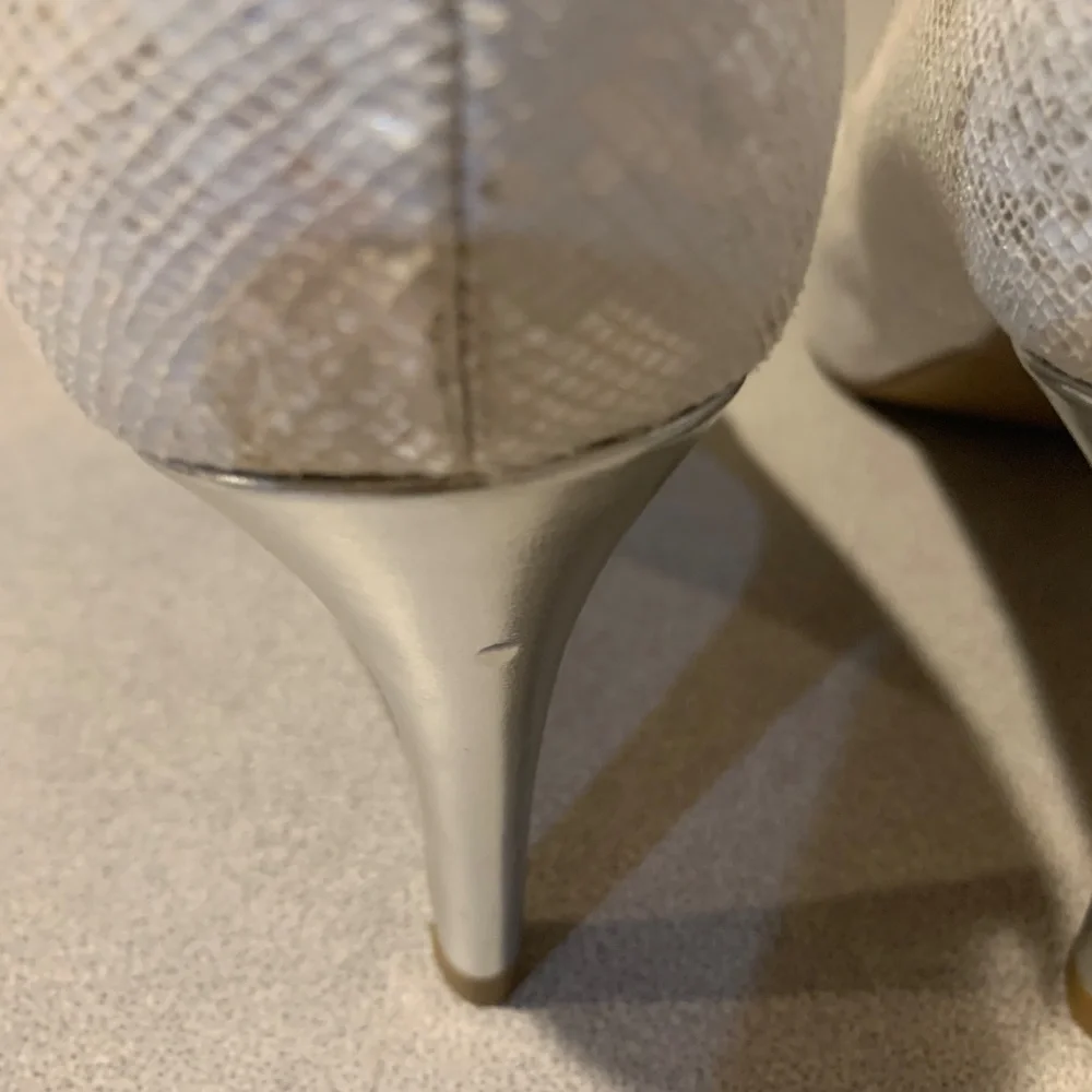 NWOB Tahari Regal White/Silver Snakeprint Platform Pumps sz 8.5 M